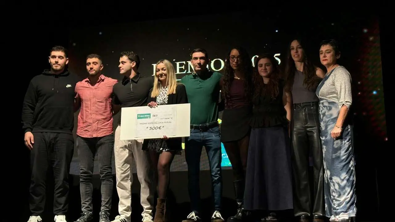 Participantes y premiados en la gala de la lucha leonesa celebrada en el auditorio Caf&eacute; Quijano. Le&oacute;n 24 horas.