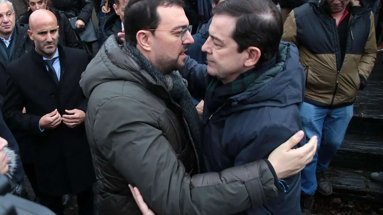 Salida del funeral por Anilson Soares, fallecido en el accidente de Cangas del Narcea. Peio Garc&iacute;a (ICAL)