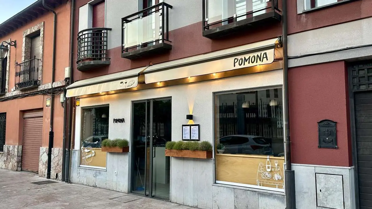 Pomona, en la calle Ruiz de Salazar, recibe uno de los Soletes de Navidad de la gu&iacute;a gastron&oacute;mica Repsol. | SM