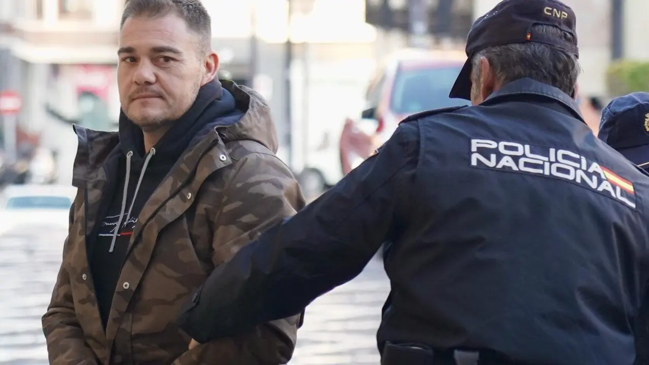 La Audiencia de Le&oacute;n acoge el juicio con jurado popular al hombre acusado de matar de una paliza a su padre en La Sota de Valderrueda, en Le&oacute;n. | ICAL
