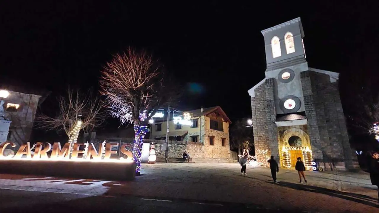 Ambiente navide&ntilde;o en C&aacute;rmenes durante el encendido de luces y la inauguraci&oacute;n del Bel&eacute;n de Playmobil.
Le&oacute;n 24 horas.