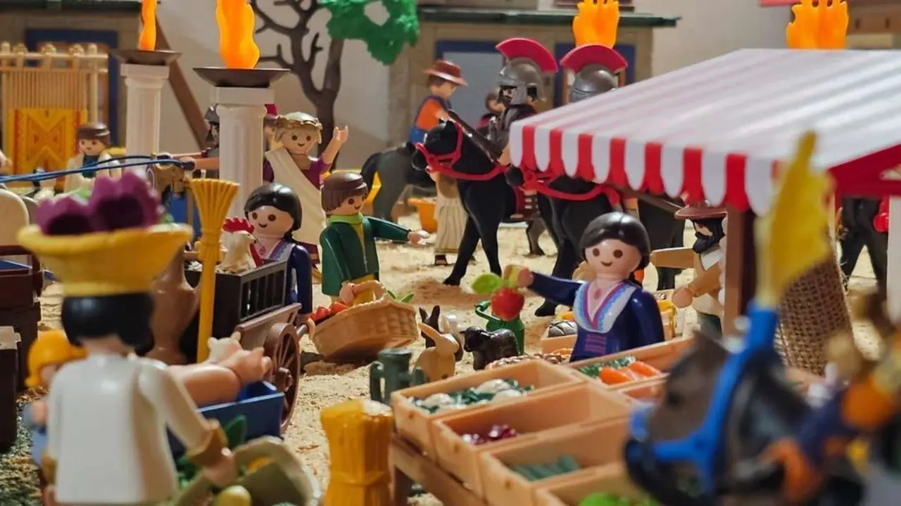 Ambiente navide&ntilde;o en C&aacute;rmenes durante el encendido de luces y la inauguraci&oacute;n del Bel&eacute;n de Playmobil. Le&oacute;n 24 horas.
