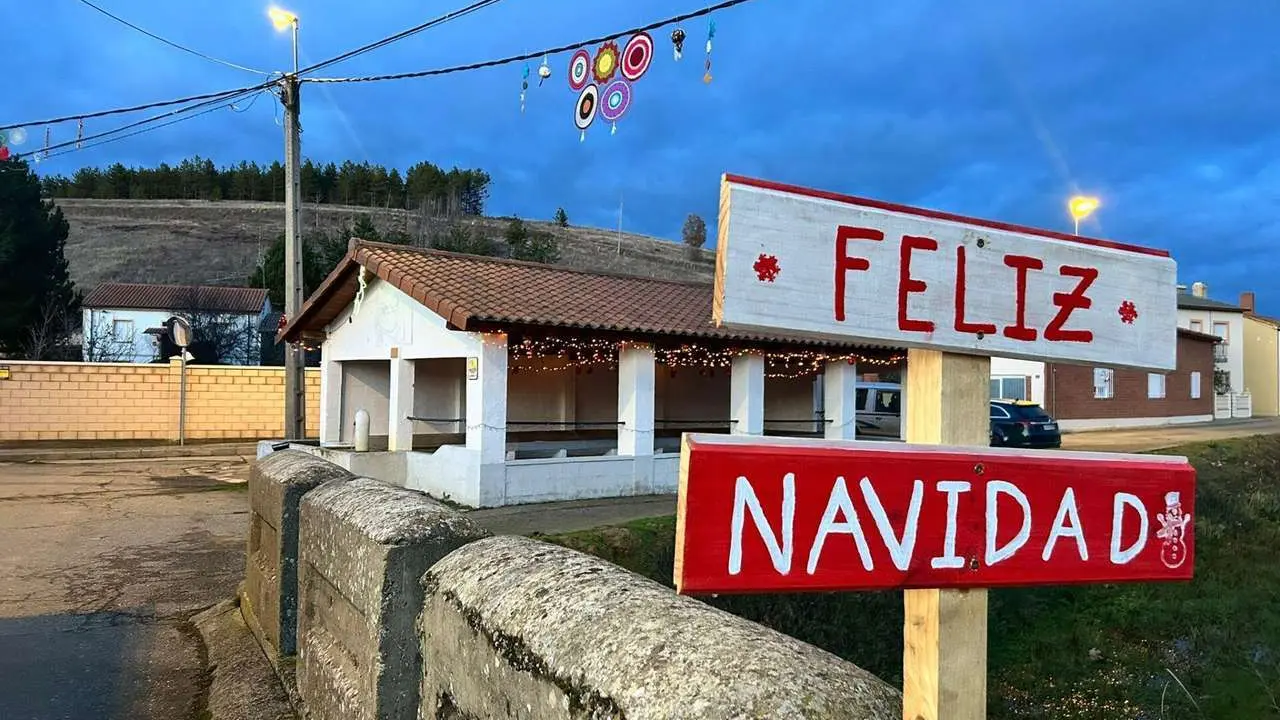 Ambiente del mercadillo y del alumbrado navide&ntilde;o de Villaverde la Chiquita. Minipinche _fotografias