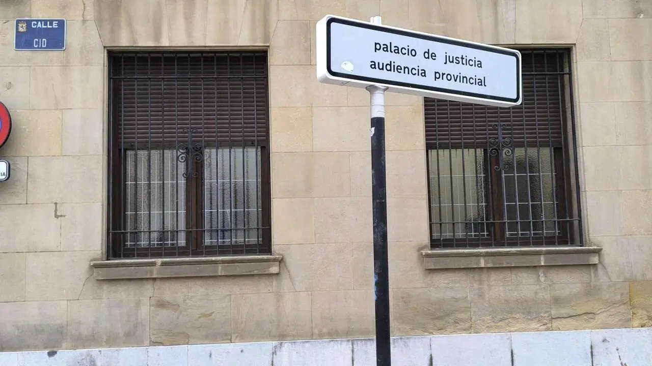 El juicio se celebraba este martes, pero el investigado acept&oacute; los cargos y la condena. | LE&Oacute;N24HORAS