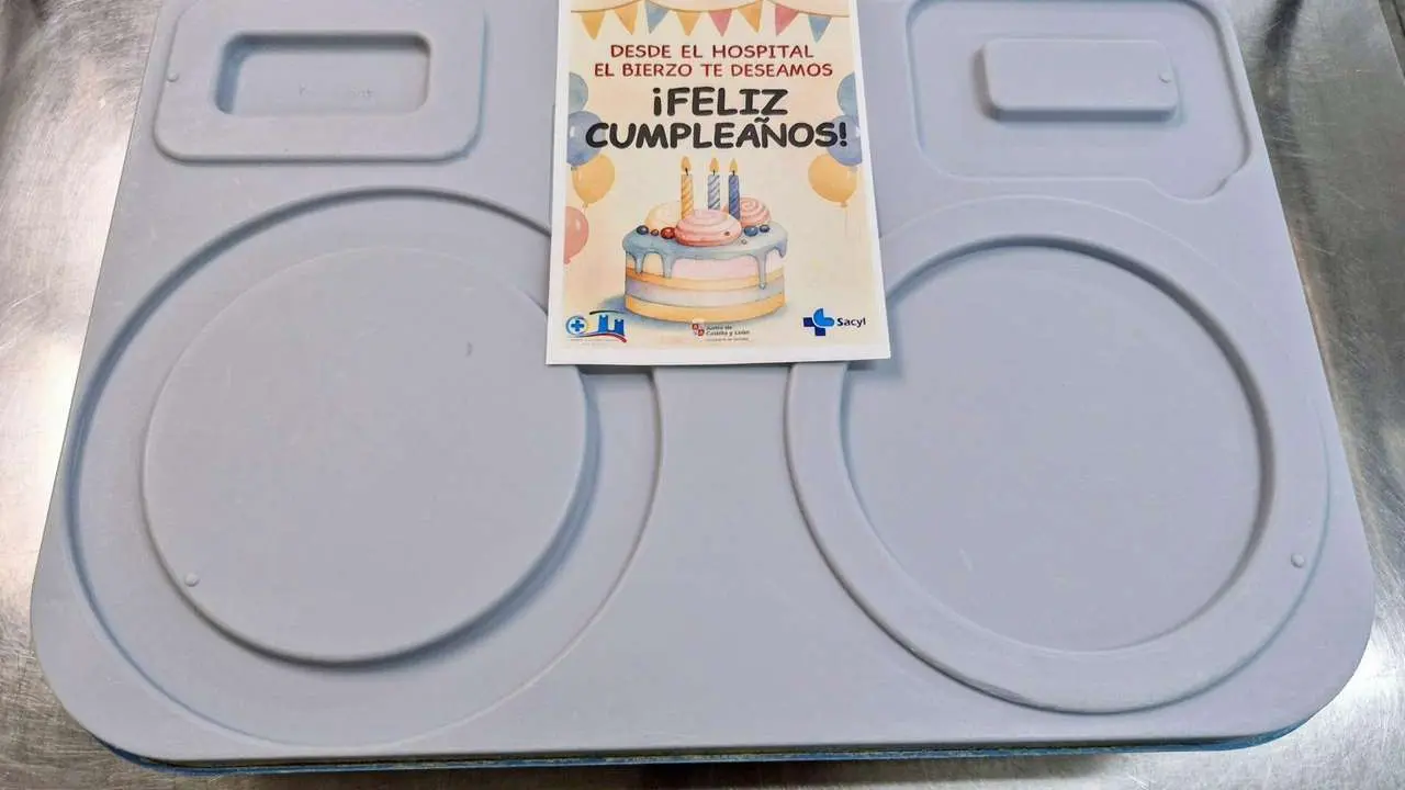 Los pacientes ingresados en el Bierzo recibir&aacute;n con su comida una tarjeta de felicitaci&oacute;n por su cumplea&ntilde;os.