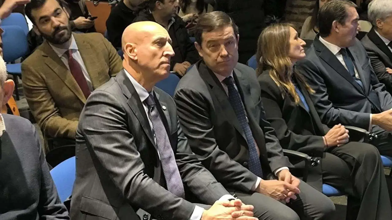 Jos&eacute; Antonio Diez, alcalde  socialista de Le&oacute;n, con el actual presidente de la Junta, Alfonso F. Ma&ntilde;ueco (PP). | LE&Oacute;N24HORAS