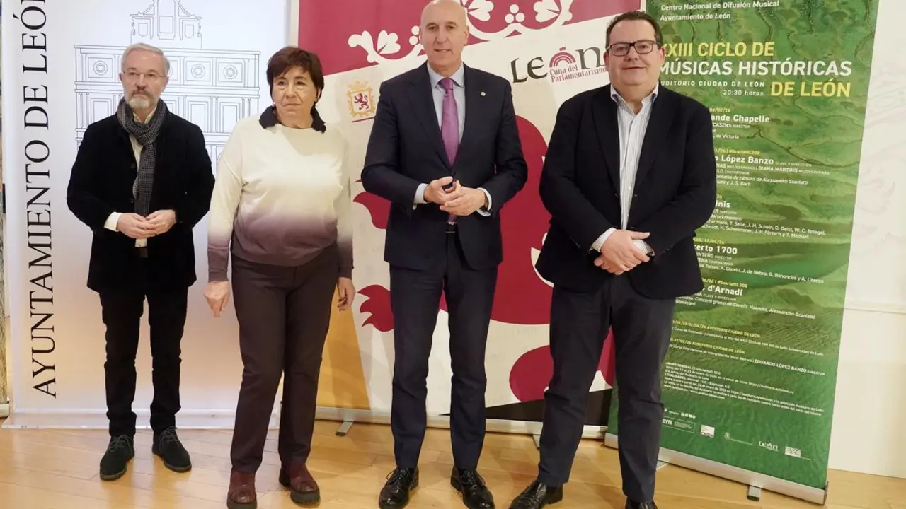 El alcalde de Le&oacute;n, Jos&eacute; Antonio Diez, present&oacute; este martes el XXIII Ciclo de M&uacute;sicas Hist&oacute;ricas de Le&oacute;n junto al director del Centro Nacional de Difusi&oacute;n Musical (CNDM), Francisco Jos&eacute; Lorenzo Fraile, la concejala de Acci&oacute;n y Promoci&oacute;n Cultural, Elena Aguado, y el doctor y profesor de Historia del Arte de la Universidad de Le&oacute;n, C&eacute;sar Garc&iacute;a. | ICAL