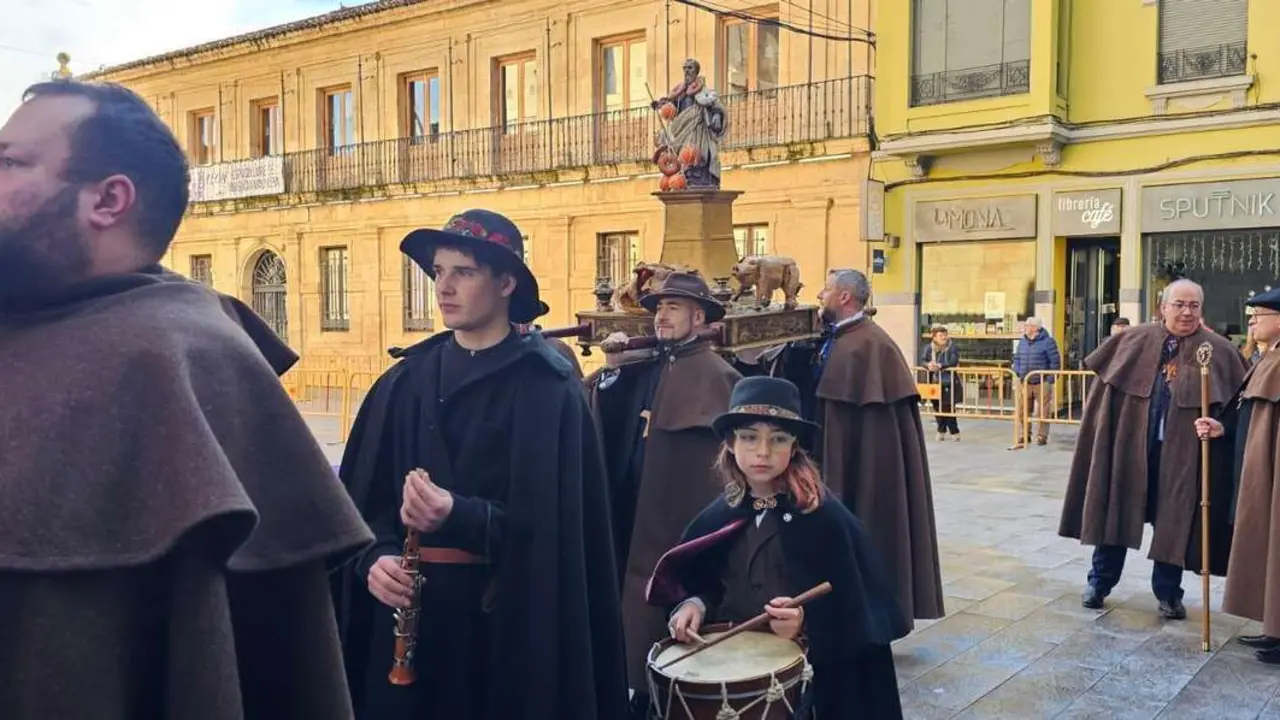 San Ant&oacute;n en el entorno de San Marcelo, este domingo en el centro de Le&oacute;n. Foto: Le&oacute;n 24 Horas