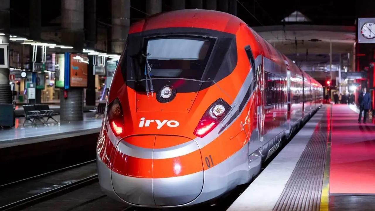 Varios vagones de un tren Iryo que viajaba de M&aacute;laga a Madrid  este domingo se salieron de la v&iacute;a y chocaron contra un Alvia que viajaba en sentido contrario.