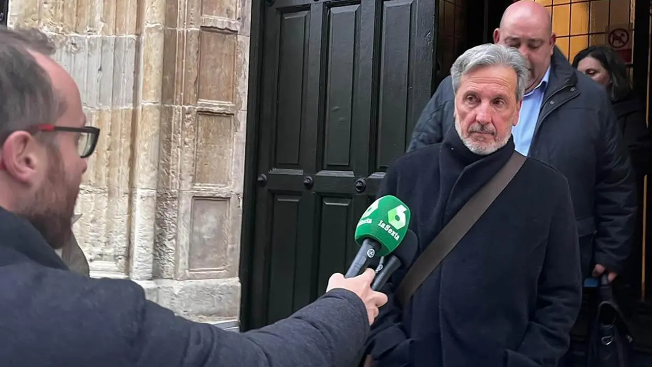 El expol&iacute;tico berciano Pedro Mu&ntilde;oz est&aacute; preso en Asturias: fue condenado a 16 a&ntilde;os y 11 meses de prisi&oacute;n por lesiones agravadas y varios delitos de maltrato a su segunda exmujer, la abogada y pol&iacute;tica leonesa Raquel D&iacute;az. Tambi&eacute;n est&aacute; condenado, junto a sus dos hijos, por alzamiento de bienes, aunque esta sentencia a&uacute;n no es firme. | ICAL