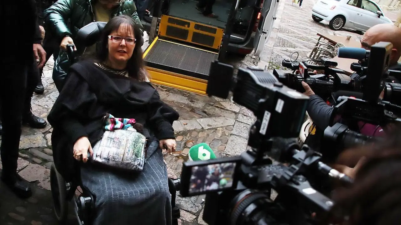 La abogada leonesa Raquel D&iacute;az, antes del inicio del juicio en la Audiencia Provincial de Le&oacute;n a su agresor, su exmarido, el expol&iacute;tico Pedro Mu&ntilde;oz. | ICAL