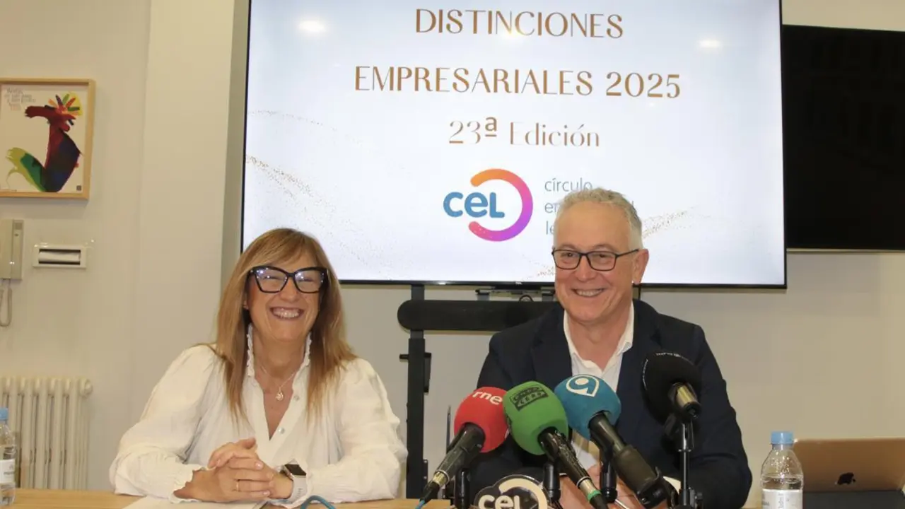El secretario general del C&iacute;rculo Empresarial Leon&eacute;s, Nicesio &Aacute;lvarez, y la vocal, Azucena Ramos, anunciaron hoy el nombre de los galardonados con las Distinciones Empresariales 2025. | ICAL