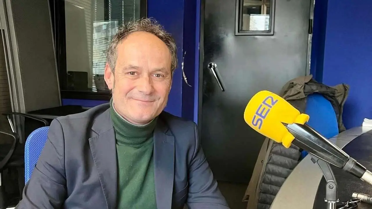H&eacute;ctor Escobar ha sido galardonado por Radio Le&oacute;n con su premio 'Leon&eacute;s del A&ntilde;o'. | SER