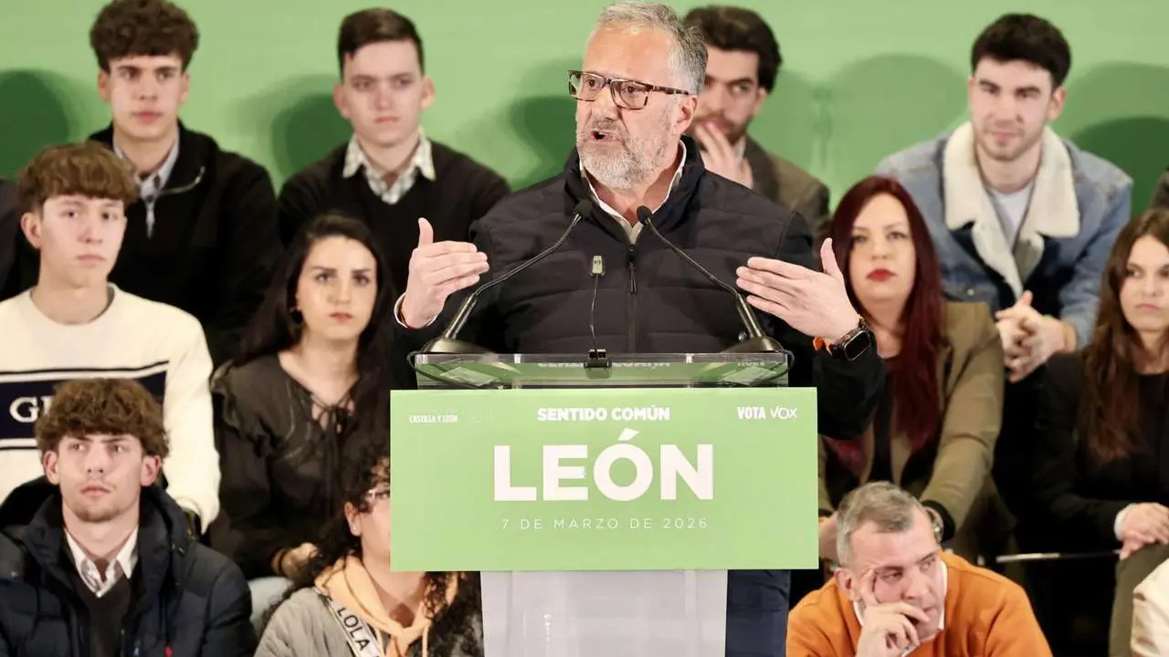 El presidente de Vox, Santiago Abascal y el candidato de Vox a la Junta, Carlos Poll&aacute;n, protagonizan un mitin en el Palacio de Congresos de Le&oacute;n
