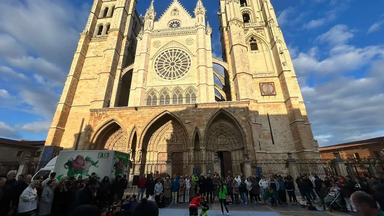 Corro de exhibici&oacute;n de lucha leonesa. | LE&Oacute;N24HORAS