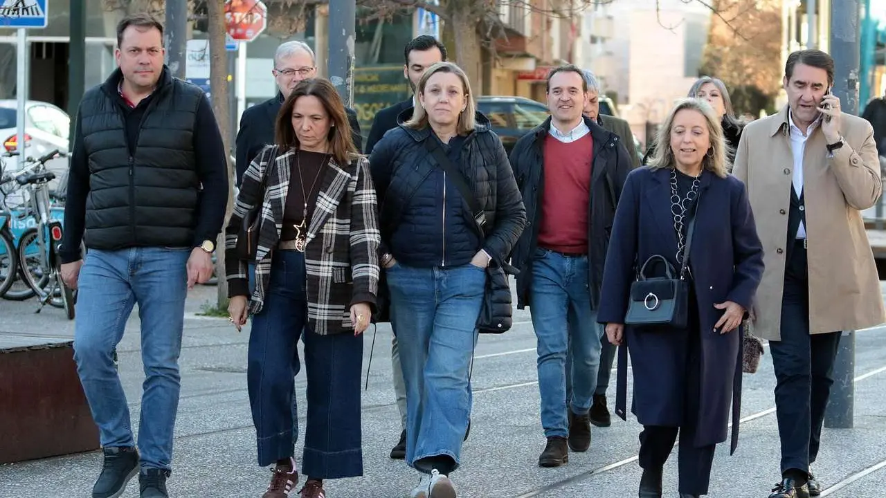 La cabeza de lista por Le&oacute;n, Mar&iacute;a Jos&eacute; &Aacute;lvarez, y la coordinadora de Acci&oacute;n Pol&iacute;tica del PP de Castilla y Le&oacute;n, Isabel Blanco, mantienen un encuentro con asociaciones del Tercer Sector. Peio Garc&iacute;a, ICAL