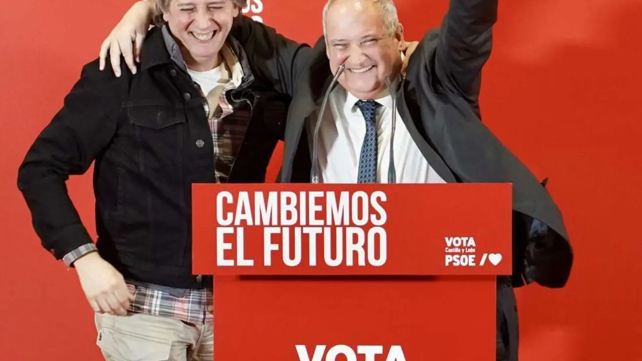 El candidato a la Presidencia de la Junta, Carlos Mart&iacute;nez, durante el acto p&uacute;blico en Villablino (Le&oacute;n) junto al ministro de Industria y Turismo Jordi Hereu. Miriam Chac&oacute;n