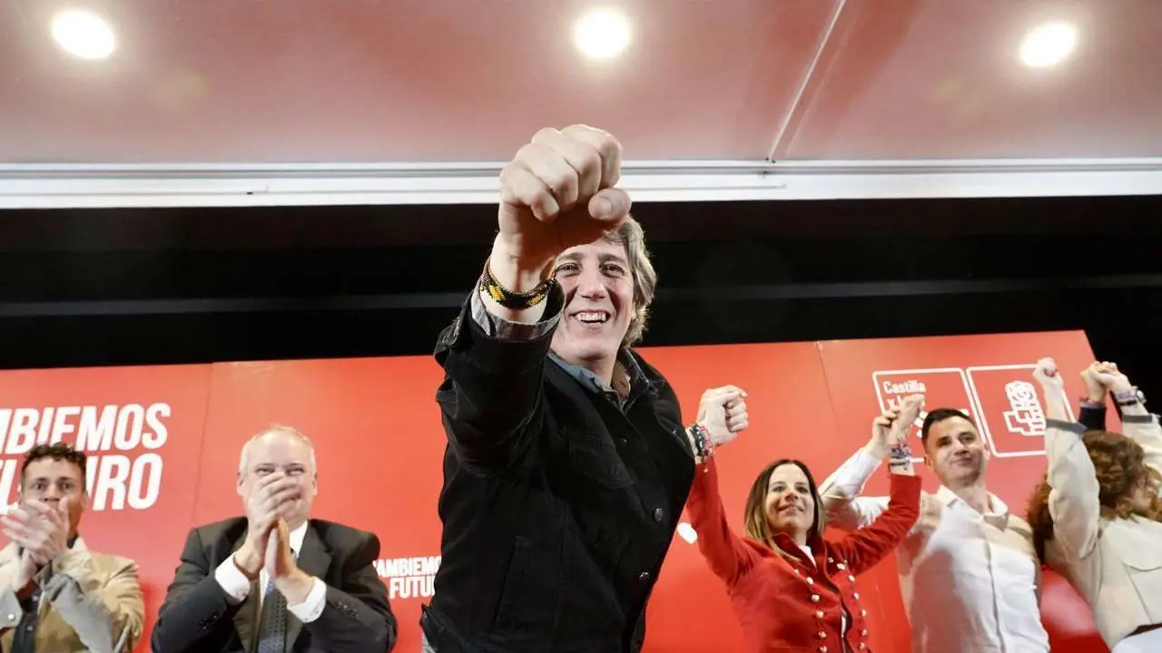 El candidato a la Presidencia de la Junta, Carlos Mart&iacute;nez, durante el acto p&uacute;blico en Villablino,, Miriam Chac&oacute;n