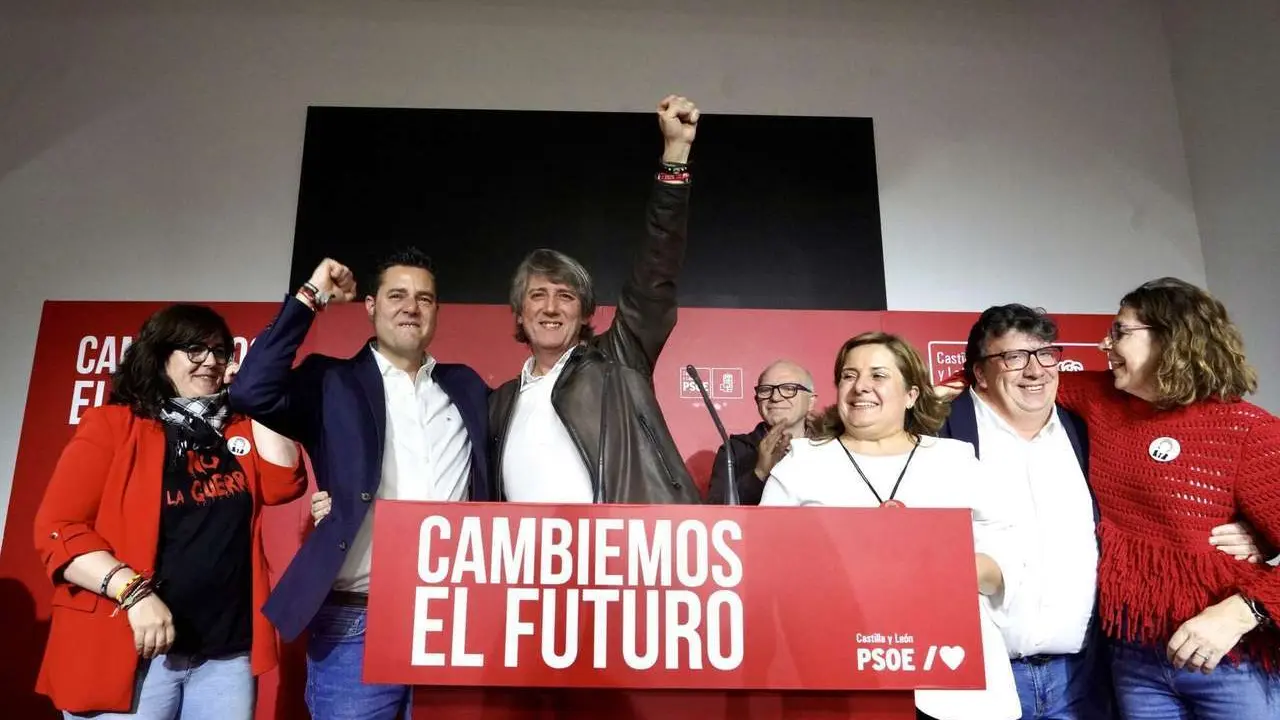 El candidato a la Presidencia de la Junta, Carlos Mart&iacute;nez, valora los resultados electorales. Miriam Chac&oacute;n