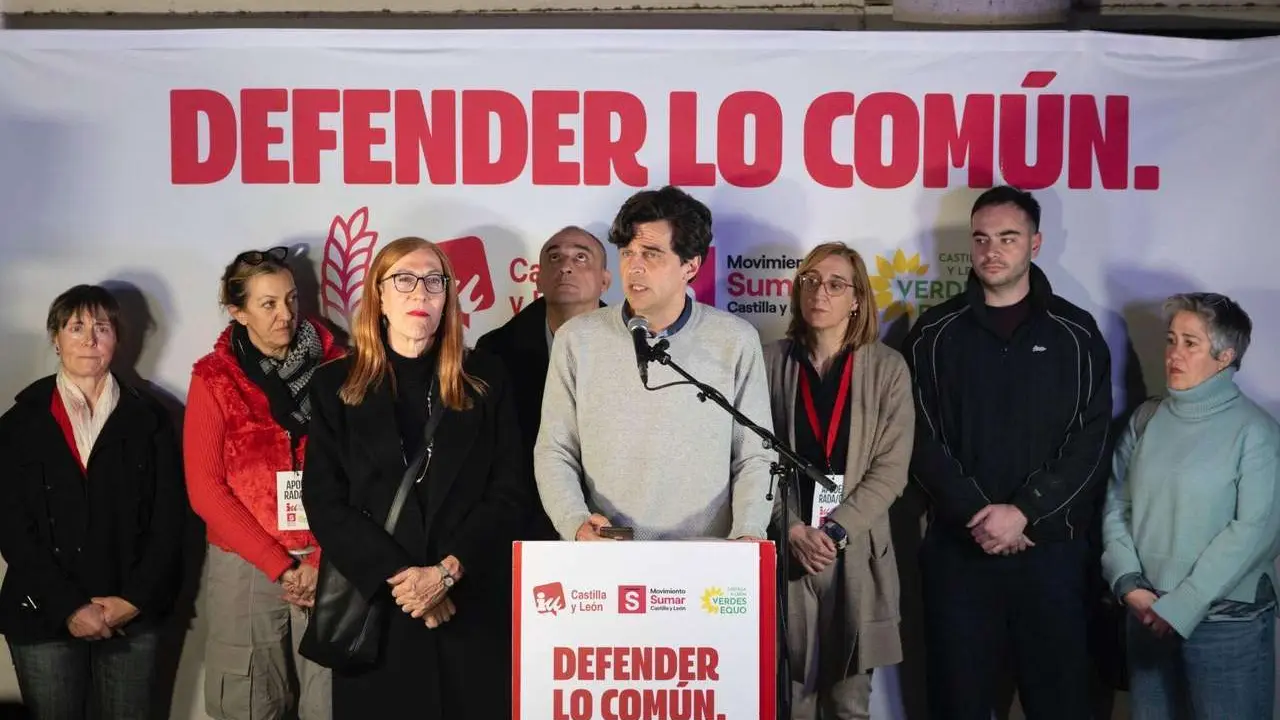El candidato de Podemos a las Cortes de Castilla y Le&oacute;n, Miguel &Aacute;ngel Llamas, en la sede donde ha seguido los resultados de las elecciones en Valladolid. R. Valtero. ICAL