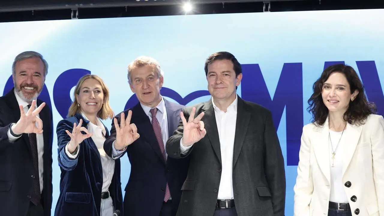 El presidente de Castilla y Le&oacute;n en funci&oacute;nes Alfonso Fern&aacute;ndez Ma&ntilde;ueco es recibido con una ovaci&oacute;n tras su victoria en las elecciones de este domingo, a su llegada a la Junta directiva nacional del PP. Juan L&aacute;zaro. ICAL