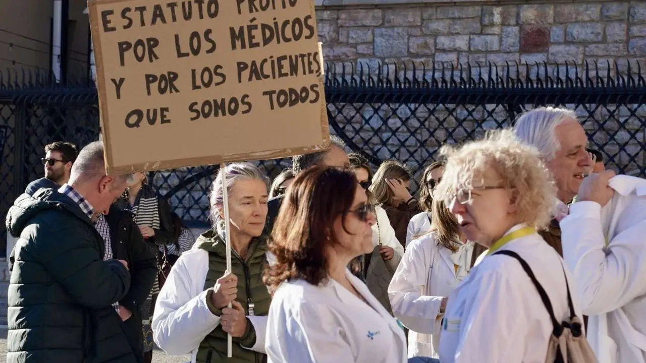 Carlos Campillo - La delegaci&oacute;n provincial de Le&oacute;n de la Asociaci&oacute;n M&eacute;dicos Unidos por sus Derechos convoca una manifestaci&oacute;n con motivo de la huelga m&eacute;dica a nivel nacional