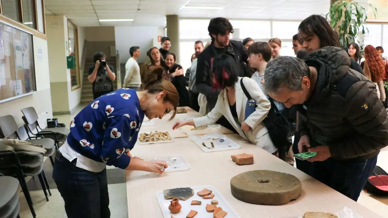 Jornada y taller pr&aacute;ctico sobre las excavaciones en el yacimiento de Puente Castro