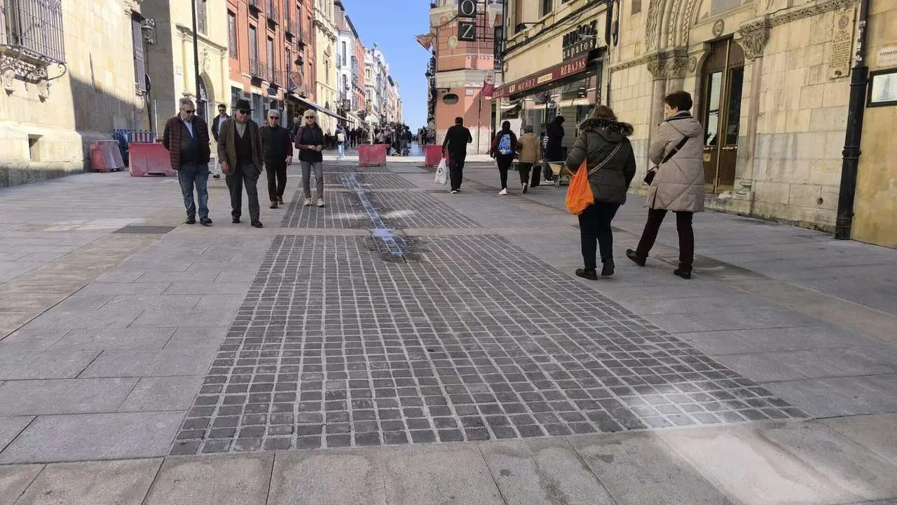 Nuevo pavimento de la Calle Ancha de Le&oacute;n en su primera fase. Le&oacute;n24horas
