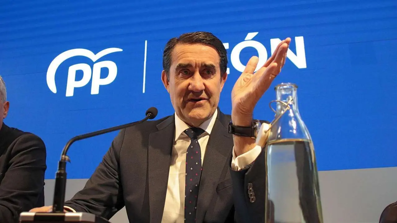 El presidente de la Junta Gestora del PP de Le&oacute;n, Juan Carlos Su&aacute;rez-Qui&ntilde;ones, ha comparecido para hacer un balance de los &ldquo;muy buenos&rdquo; resultados obtenidos por la formaci&oacute;n en la provincia en las recientes elecciones auton&oacute;micas. Peio Garc&iacute;a. ICAL