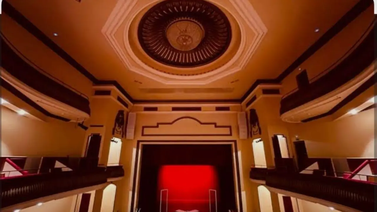 El teatro municipal de La Ba&ntilde;eza. 