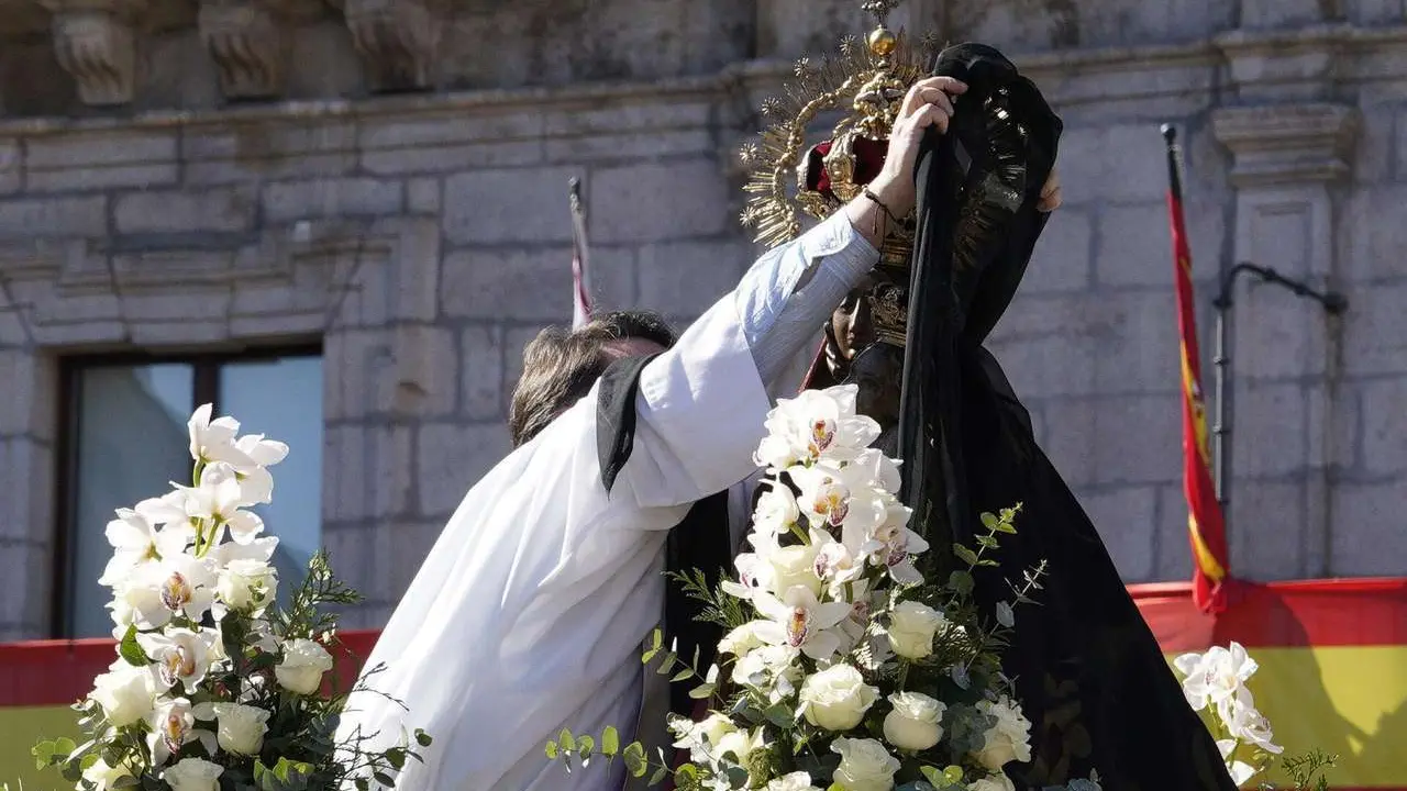 Procesi&oacute;n de Resurrecci&oacute;n con la imagen de la Virgen de la Encina y el Santo Sacramento de Ponferrada. C&eacute;sar S&aacute;nchez
