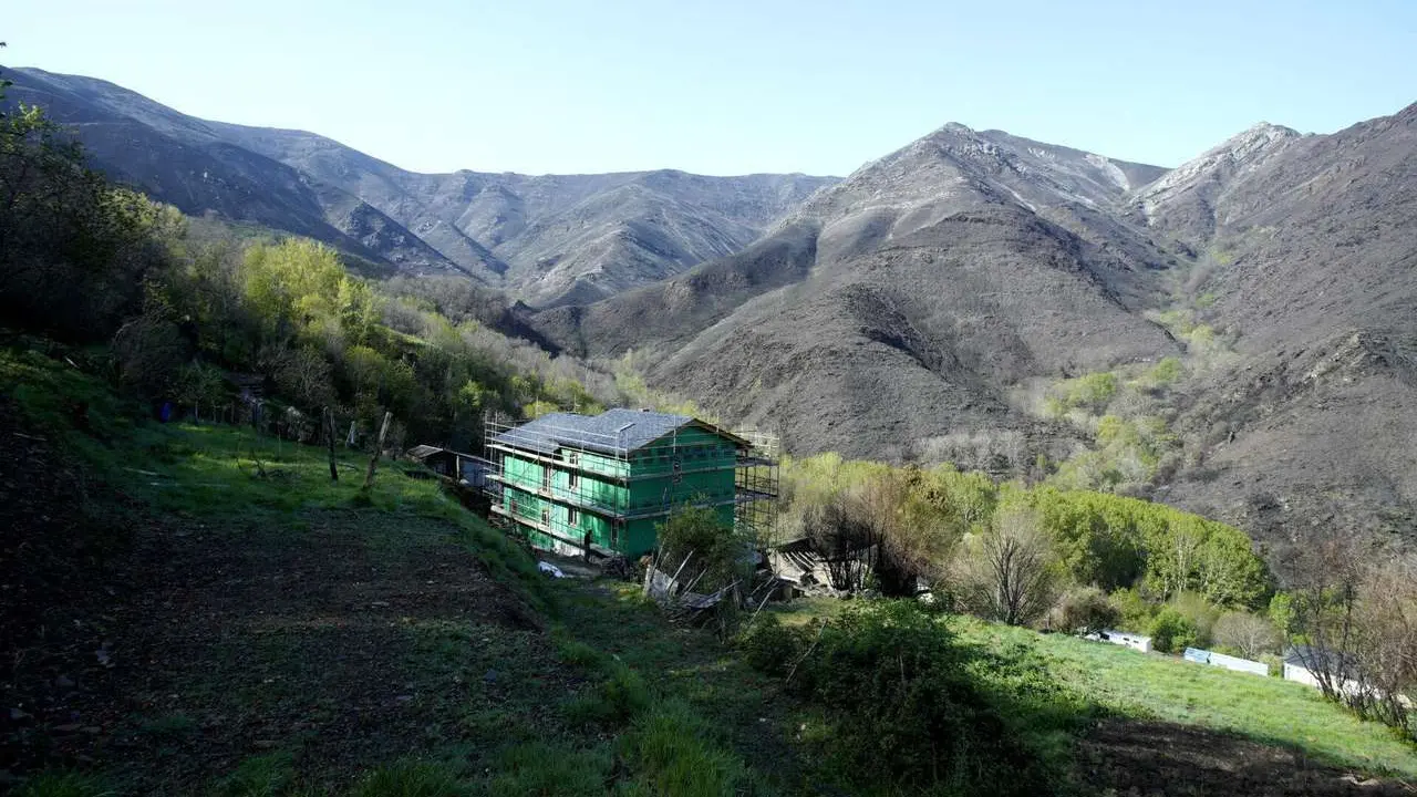 Reconstrucci&oacute;n del pueblo de Lusio (Le&oacute;n), afectado por los incendios de agosto del a&ntilde;o 2025. C&eacute;sar S&aacute;nchez. Ical
