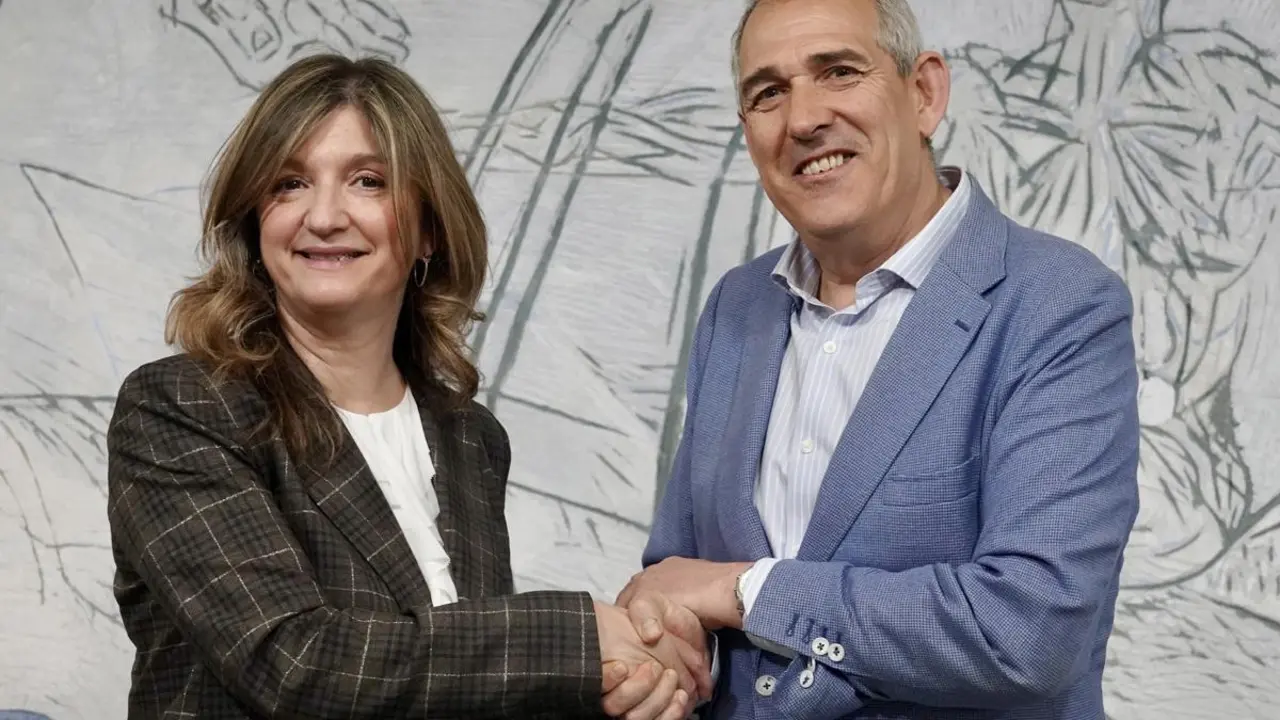 El presidente de Servicios Funerarios de Le&oacute;n Serfunle, Vicente Canuria, y la rectora de la Universidad de Le&oacute;n, Nuria Gonz&aacute;lez. | ICAL