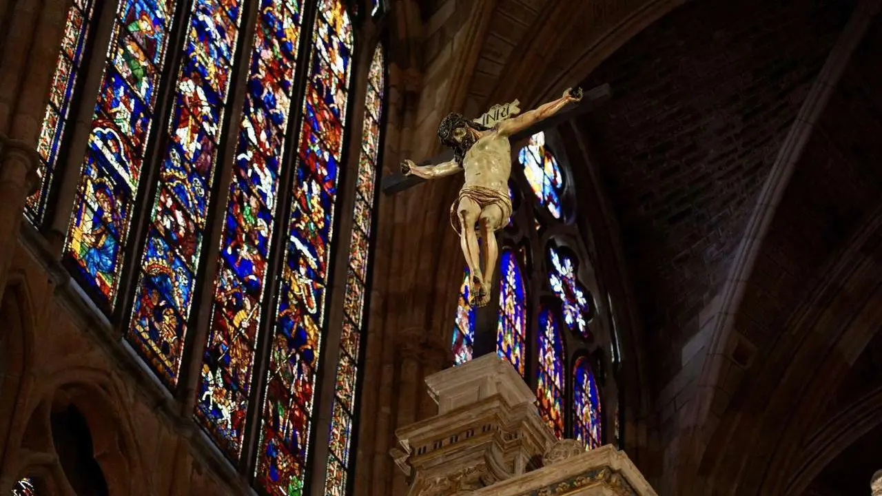 La directora general de Patrimonio Cultural y Bellas Artes del Ministerio de Cultura, &Aacute;ngeles Albert, y el obispo de Le&oacute;n, Luis &Aacute;ngel de las Heras, presentan el resultado del proyecto de restauraci&oacute;n del trascoro de la Catedral de Le&oacute;n. Tambi&eacute;n participan la restauradora del Instituto del Patrimonio Cultural de Espa&ntilde;a, Noelia Yanguas, restauradora del IPCE, y una representante de la empresa adjudicataria, Talleres de Arte Granda, Francisca Soto Morales. Campillo