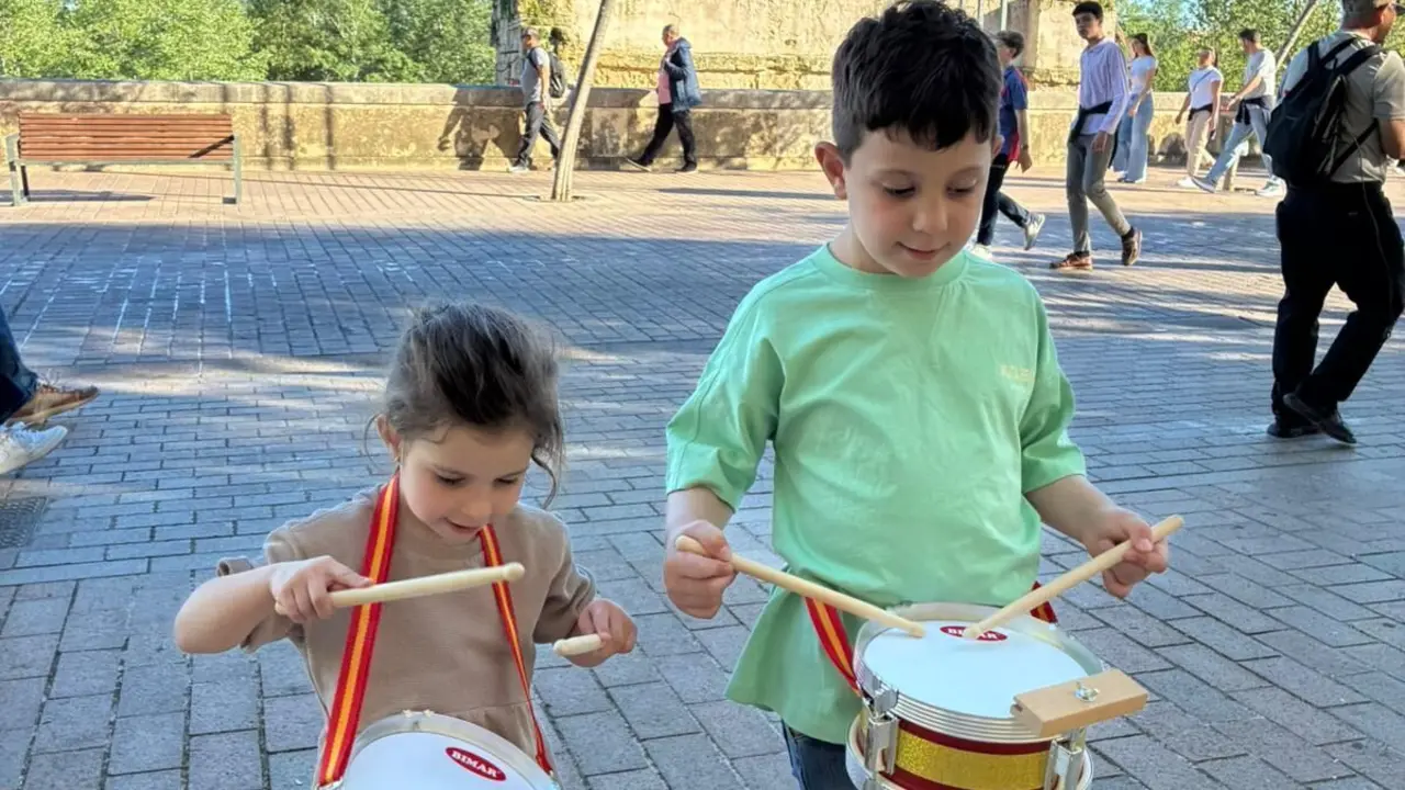 Guzm&aacute;n y su hermana Valeria, que fue su donante de m&eacute;dula hace un par de a&ntilde;os.