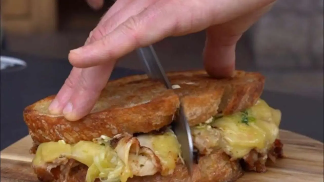 El sandwich Porchetta pro max 3.000 es la propuesta de Pangea para el III Campeonato de Espa&ntilde;a de Bocadillos. | @PANGEALEON