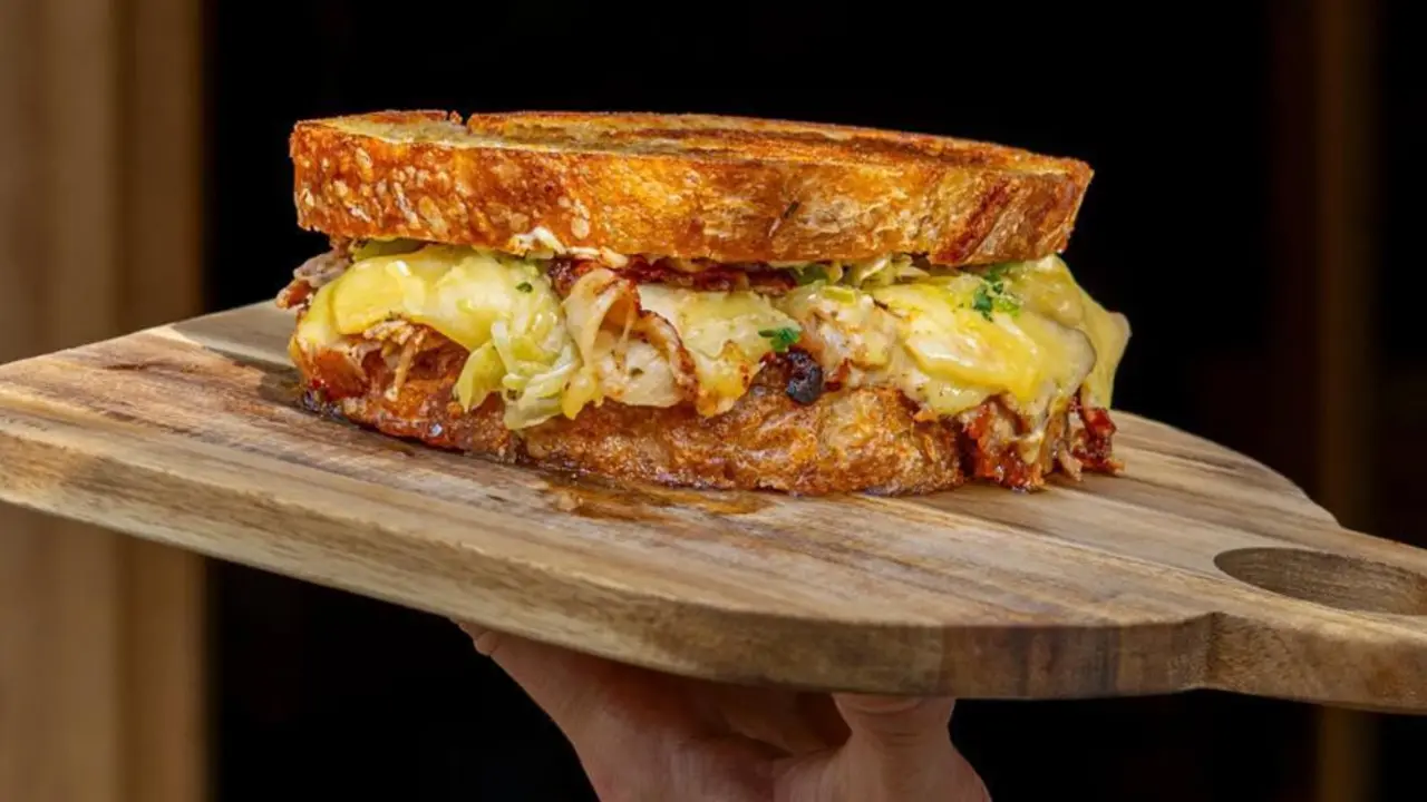 El sandwich Porchetta pro max 3.000 es la propuesta de Pangea para el III Campeonato de Espa&ntilde;a de Bocadillos. | @PANGEALEON