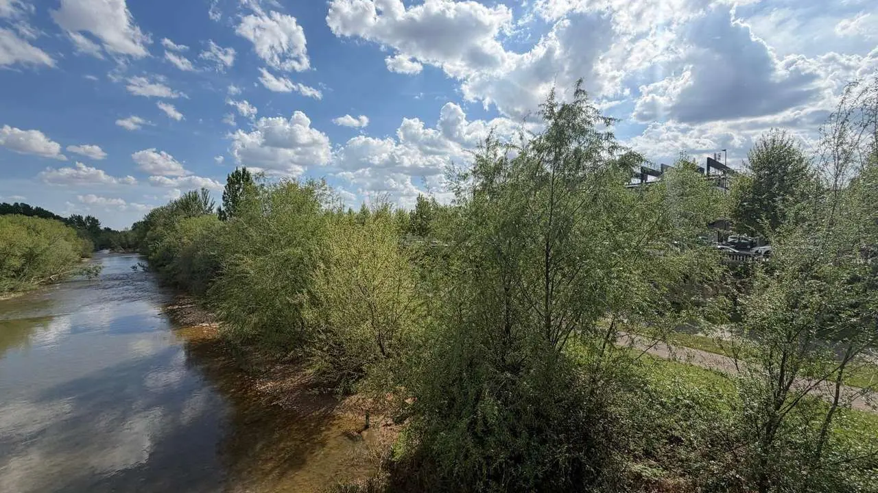 El cotejo del ADN de M.M. desemboc&oacute; en su ingreso en prisi&oacute;n por su presunta autor&iacute;a en al menos una violaci&oacute;n de 2022, ocurrida en marzo junto al r&iacute;o Bernesga. | SM