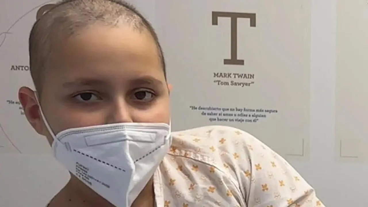 Adri&aacute;n es un ni&ntilde;o de Toreno, en El Bierzo, que padece leucemia.