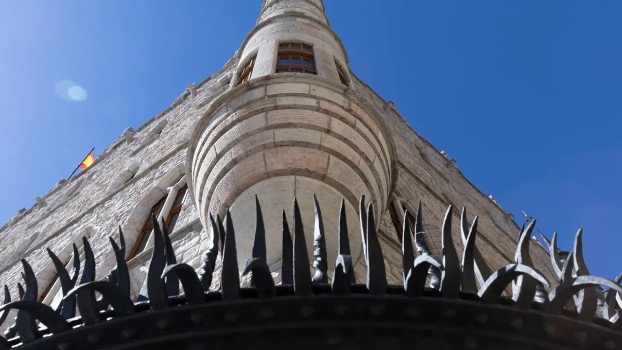 Casa Botines, obra del arquitecto Gaud&iacute; en Le&oacute;n. | FUNDOS