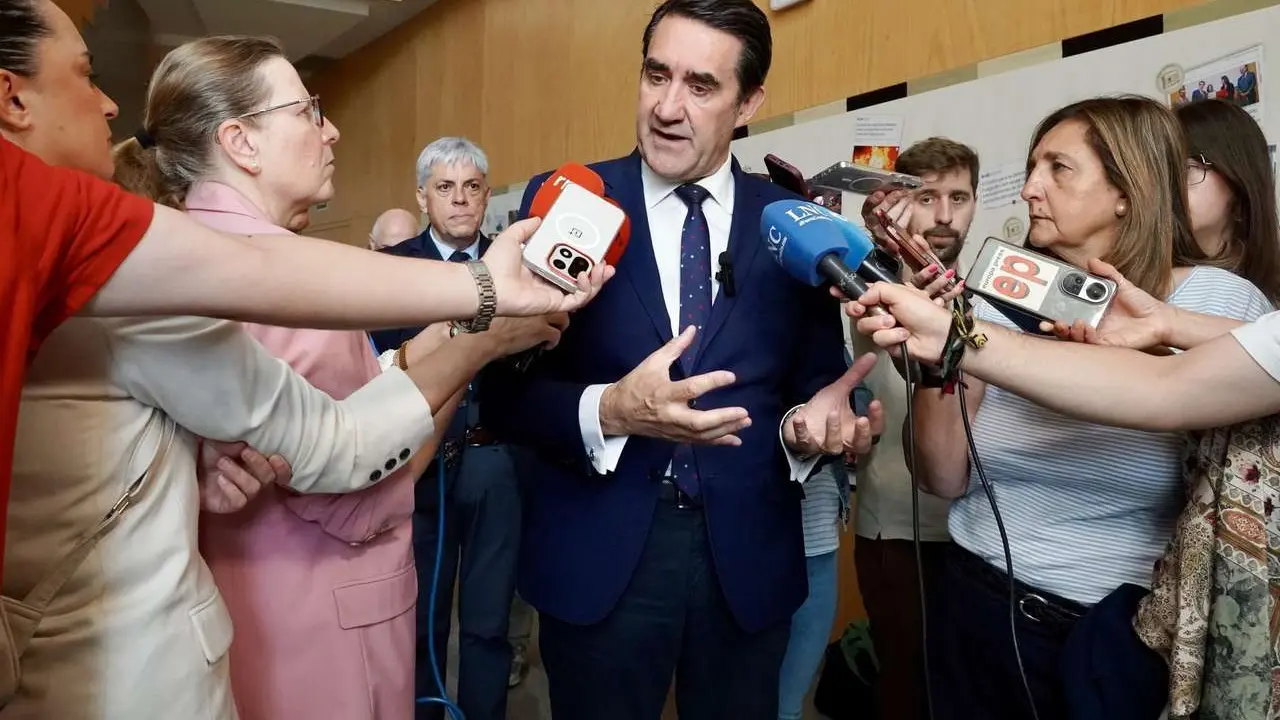 El consejero Su&aacute;rez-Qui&ntilde;ones, este lunes en Le&oacute;n. | ICAL