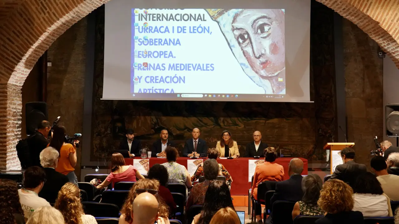 La vicerrectora de Inclusi&oacute;n, Igualdad y Proyecci&oacute;n Social, Raquel Dom&iacute;nguez, el alcalde de Le&oacute;n, Jos&eacute; Antonio Diez, y el diputado de Educaci&oacute;n, Emilio Mart&iacute;nez, inauguran el congreso Internacional &lsquo;Urraca I de Le&oacute;n, Soberana Europea. Reinas Medievales y creaci&oacute;n art&iacute;stica&rsquo; que organiza la ULE. | ICAL