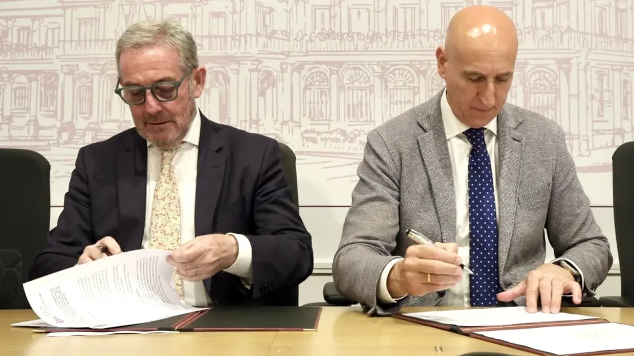 El alcalde de Le&oacute;n, Jos&eacute; Antonio Diez, y el presidente de la Fundaci&oacute;n Laboral de la Construcci&oacute;n en Castilla y Le&oacute;n, Javier Vega, firman el contrato de cesi&oacute;n de la parcela para la construcci&oacute;n del futuro Centro de Formaci&oacute;n y Prevenci&oacute;n de Riesgos Laborales. Campillo