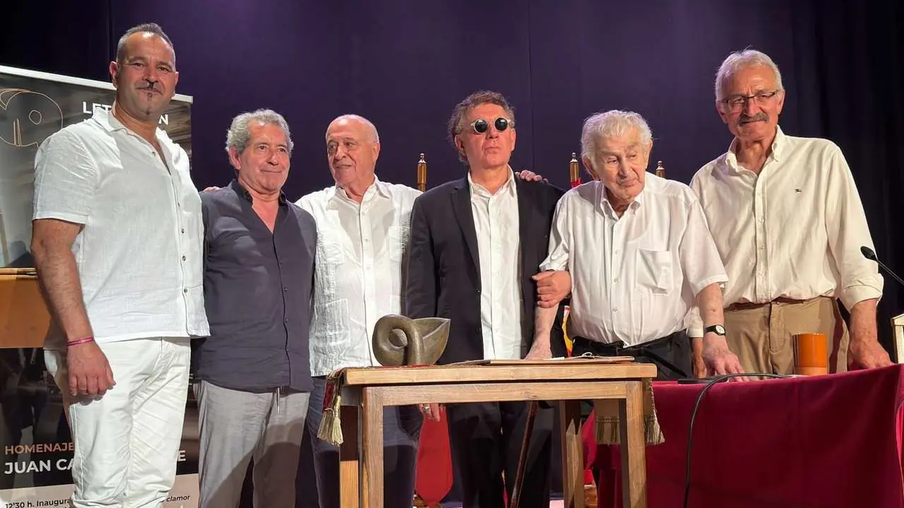 Exposici&oacute;n del poeta y artista berciano Juan Carlos Mestre en la Panera de Gordoncillo