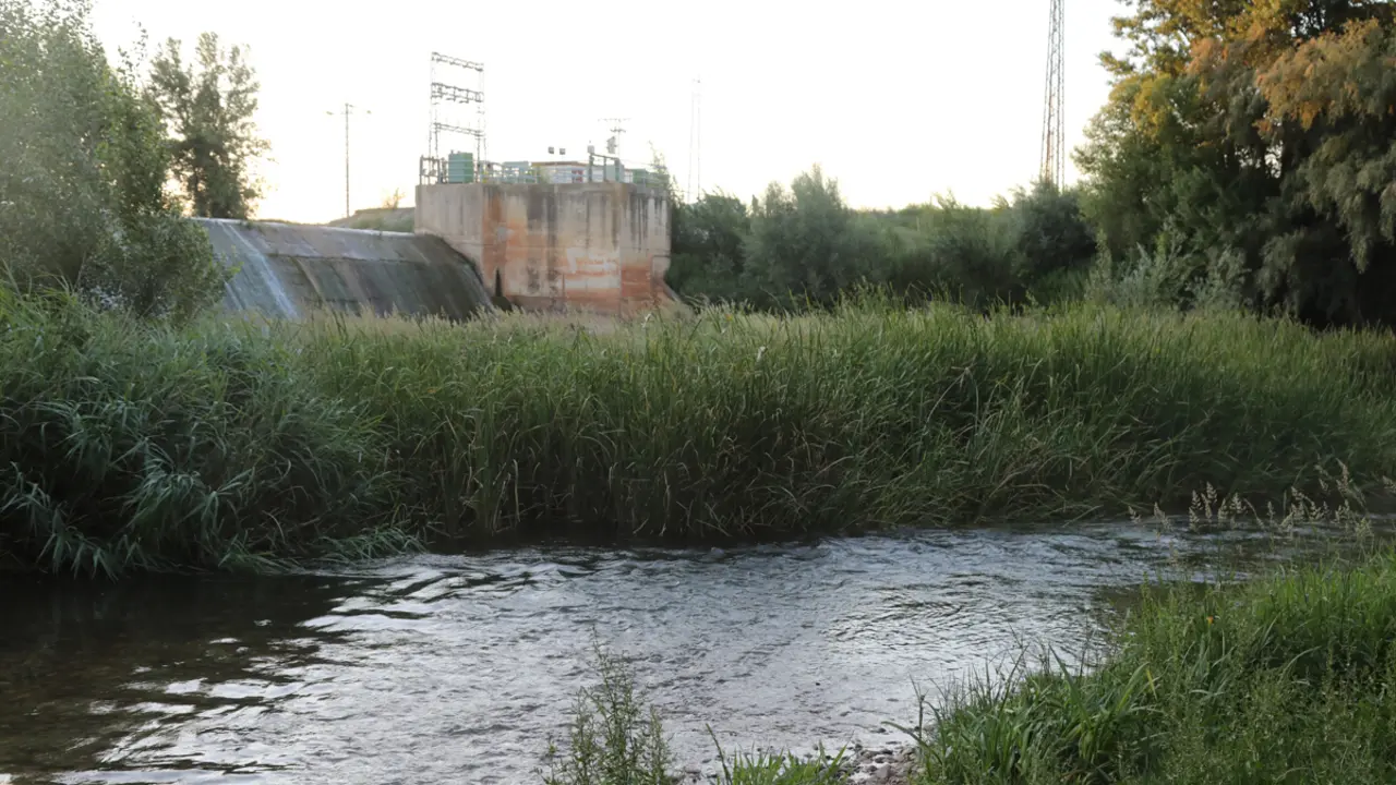 Presa de Ba&ntilde;os del Cerrato, en Palencia, donde hace unos d&iacute;as una madre y su hija fallecieron ahogadas al intentar salvar a su hijo y nieto. | ICAL