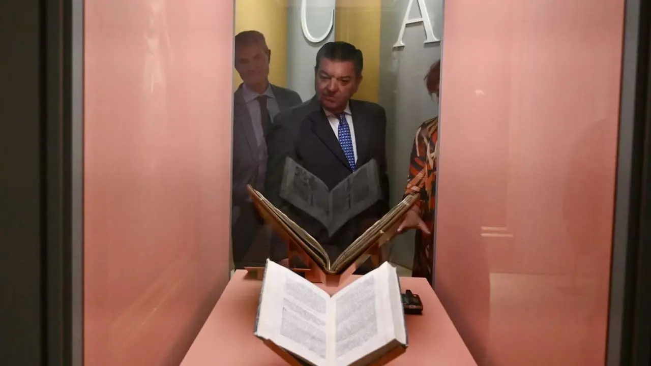 El consejero en funciones de la Presidencia, Luis Miguel Gonz&aacute;lez Gago, visita la exposici&oacute;n &lsquo;Reina Ella. Urraca I de Le&oacute;n (1109-1126)&rsquo;. Campillo. Ical