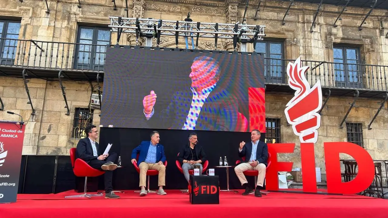 Manolo Cadenas, Gustavo Aranzana y Rub&eacute;n de la Barrera en el acto Experiencia FID. Le&oacute;n24horas