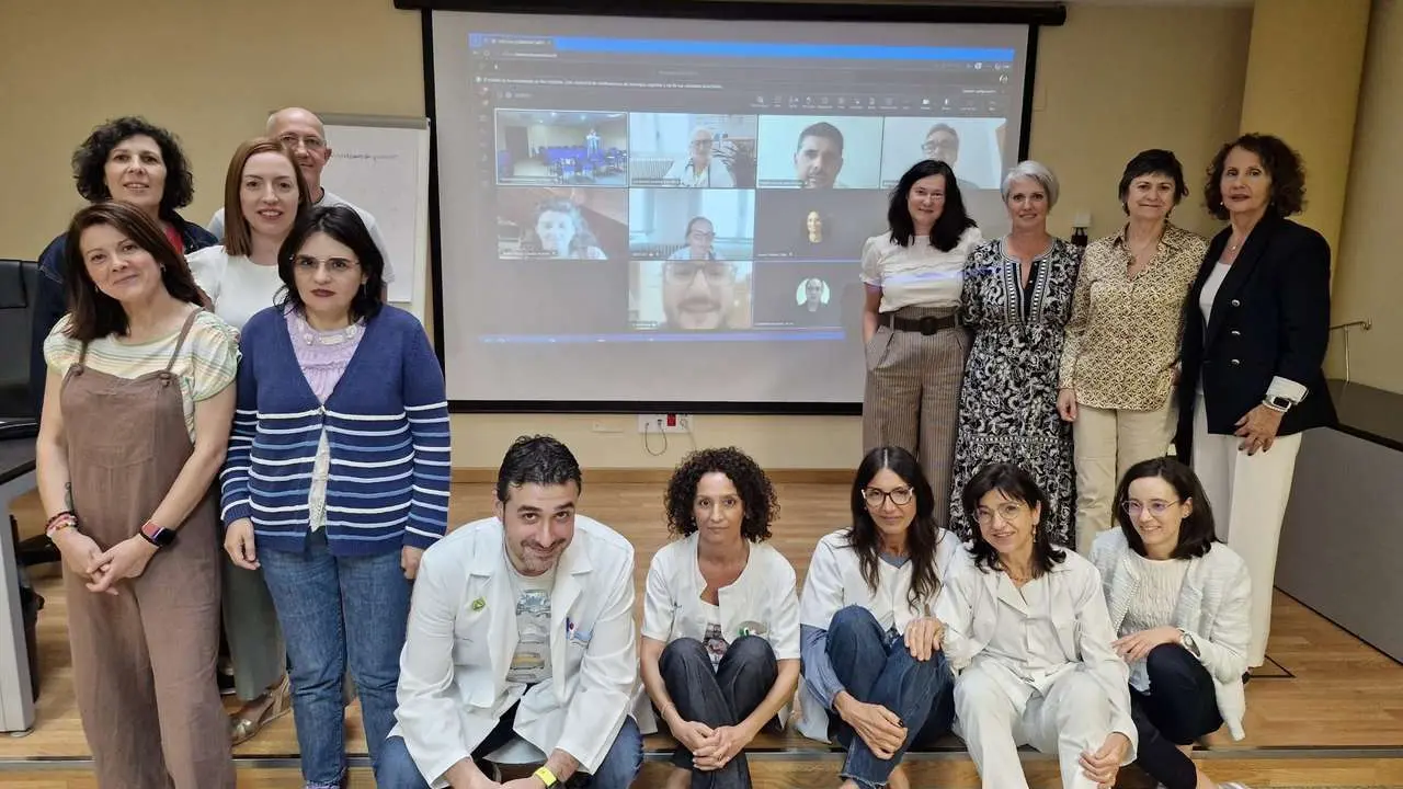 Foto de familia de la reuni&oacute;n para compartir los buenos resultados de la Cartera de Servicios de Atenci&oacute;n Primaria