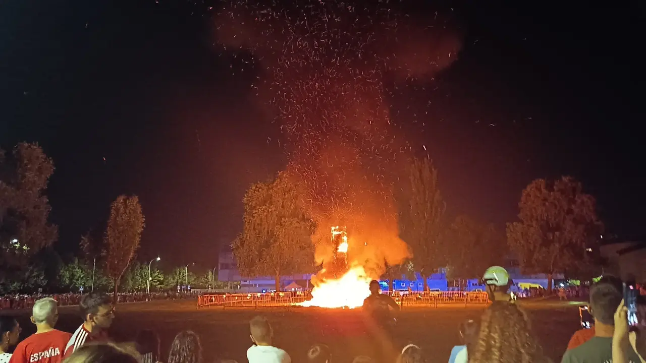 Hoguera de Urraca I San Juan 2026. Le&oacute;n24horas