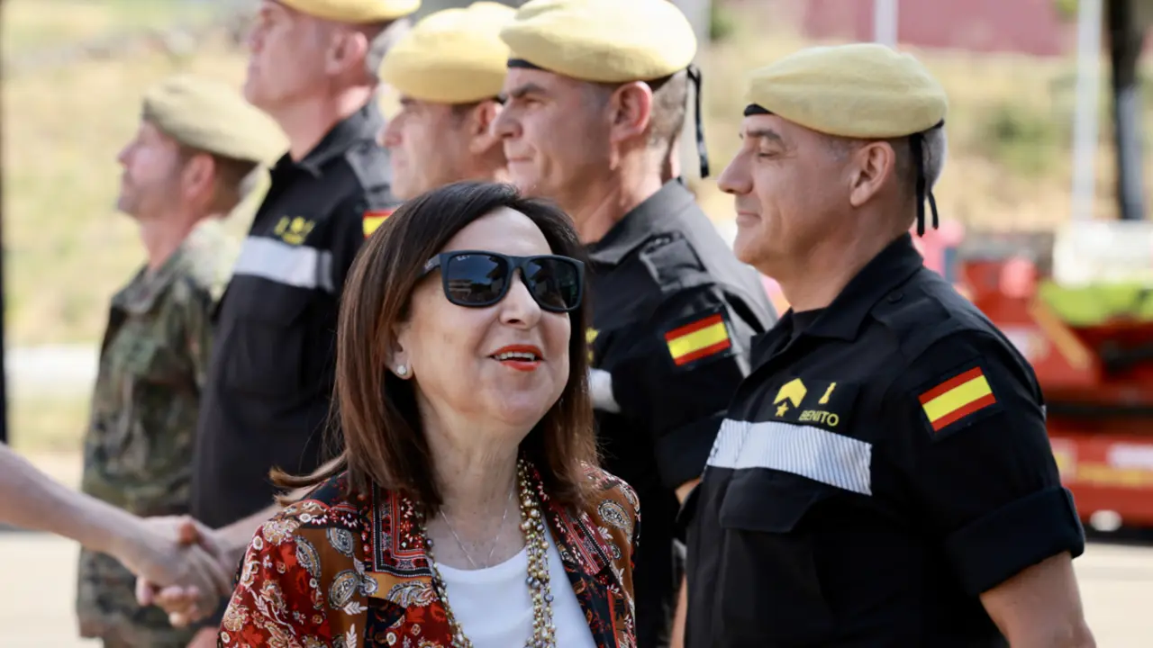 La ministra de Defensa, Margarita Robles, visita el Quinto Batall&oacute;n de Intervenci&oacute;n en Emergencias y la Unidad de Drones de la Unidad Militar de Emergencias. | ICAL